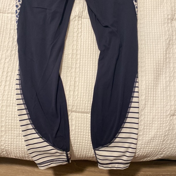 athleta salutation leggings, worn but in good condition - Picture 4 of 6